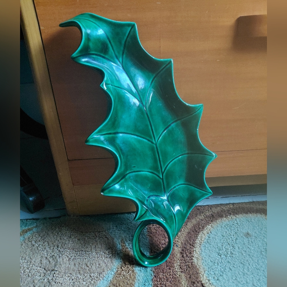 Vintage 80s green Atlantic Mold Christmas holly leaf dish tray holiday decor